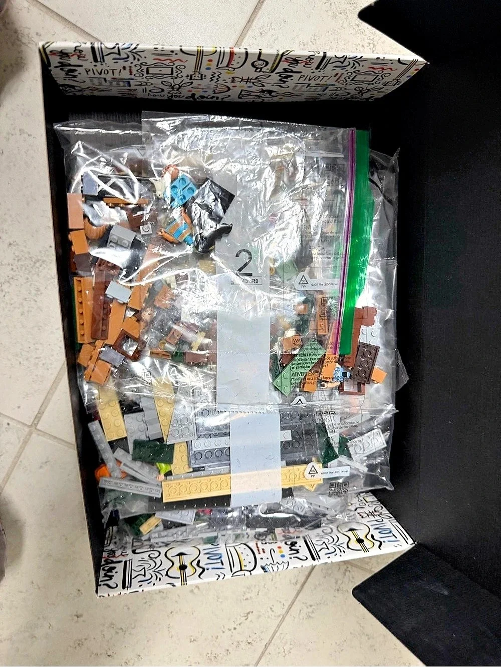 LEGO Ideas Friends Central Perk Building Set 21319 OPEN BOX